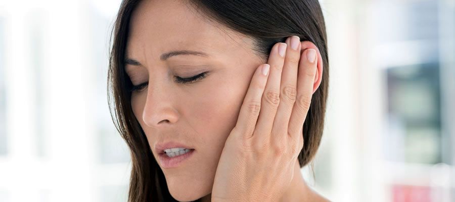 ¿Sientes dolor en el oído al usar audífonos? Causas y cómo solucionarlo
