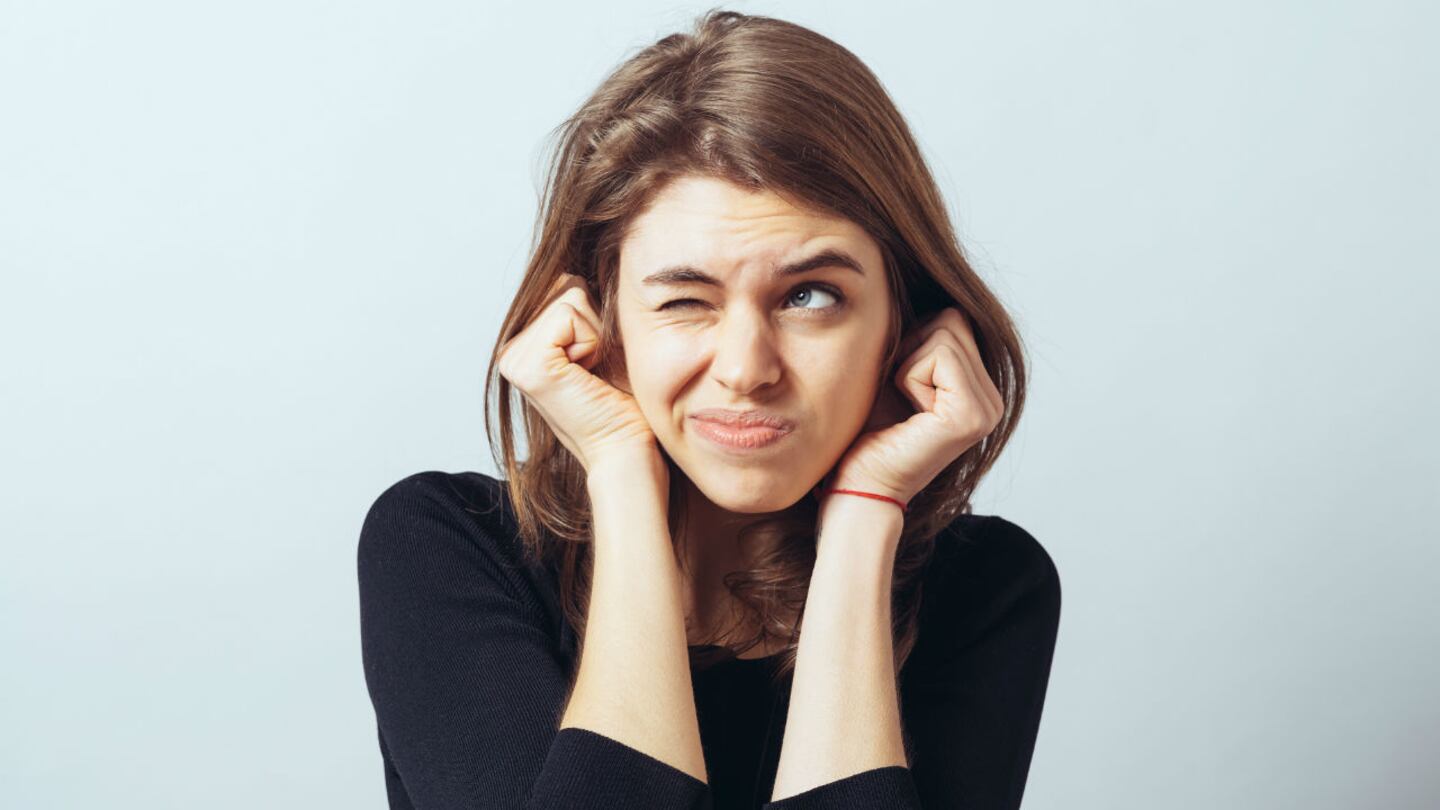 ¿Por qué escucho mi propia voz tan fuerte? El efecto de oclusión en audífonos