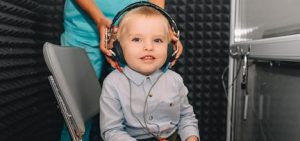 Cómo detectar posibles problemas de audición en niños: Señales clave para padres